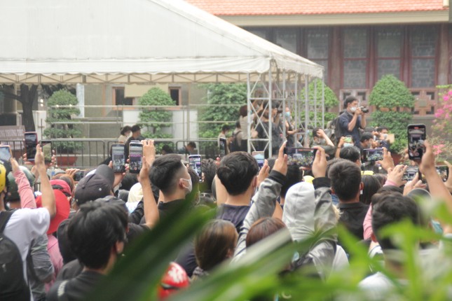 Đến tiễn biệt Chí Tài, người dân nhớ mãi về hình ảnh người nghệ sỹ hiền hậu, thân tình ảnh 6