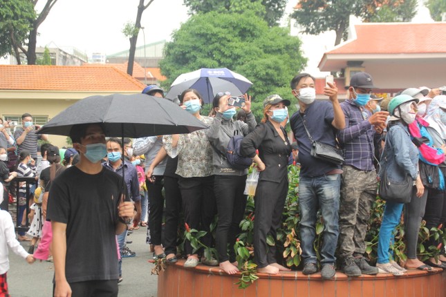 Đến tiễn biệt Chí Tài, người dân nhớ mãi về hình ảnh người nghệ sỹ hiền hậu, thân tình ảnh 5