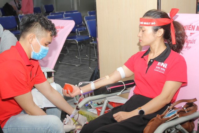 Sôi nổi ngày hội hiến máu Chủ nhật Đỏ 2021 tại TPHCM ảnh 7