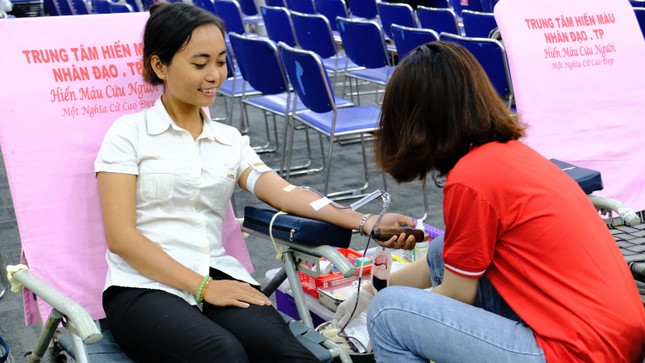 Sôi nổi ngày hội hiến máu Chủ nhật Đỏ 2021 tại TPHCM ảnh 8