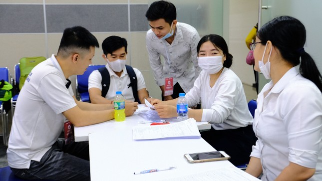 Sôi nổi ngày hội hiến máu Chủ nhật Đỏ 2021 tại TPHCM ảnh 5