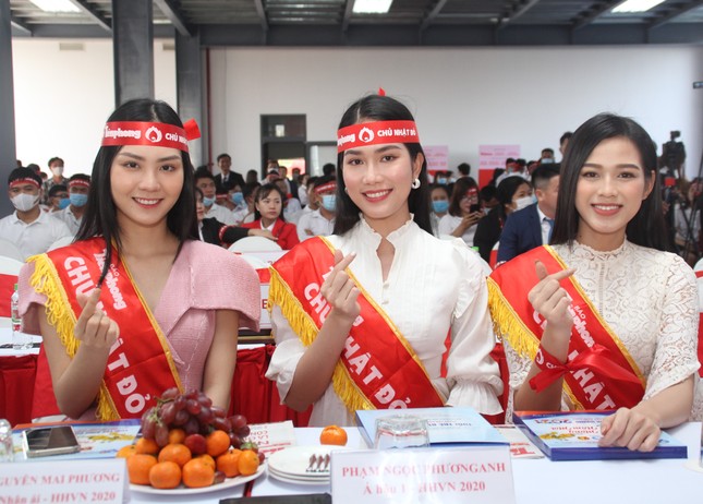 Rộn ràng ngày hội hiến máu Chủ nhật Đỏ trên đất Thủ ảnh 2