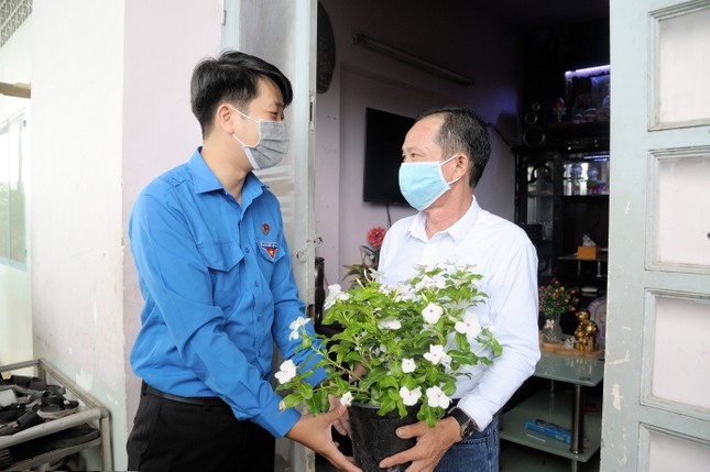 Khởi động Tháng Thanh niên, bạn trẻ TPHCM làm đẹp chung cư, cùng đẩy lùi COVID-19 ảnh 8