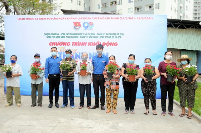 Khởi động Tháng Thanh niên, bạn trẻ TPHCM làm đẹp chung cư, cùng đẩy lùi COVID-19 ảnh 7