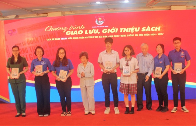 Triển lãm hình ảnh 90 năm tổ chức Đoàn và 45 năm lực lượng Thanh niên xung phong ảnh 2