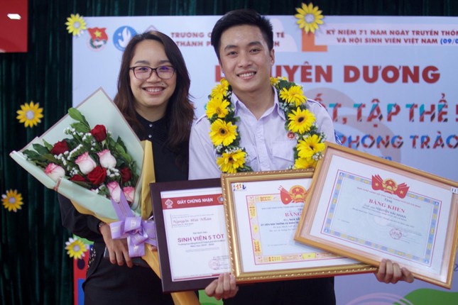 Chàng sinh viên năm cuối đoạt cú đúp giải thưởng 'Sao tháng Giêng' và 'Sinh viên 5 tốt' ảnh 4