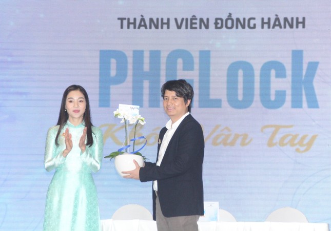 Hoa hậu Đỗ Thị Hà, Tiểu Vy, Mỹ Linh, Thùy Linh làm Chủ tịch danh dự CLB 'Suối mát từ tâm' ảnh 4