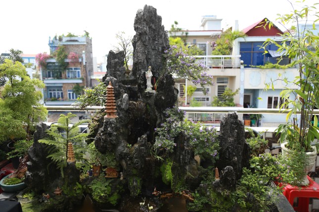 Tạo vườn tiểu cảnh tượng Phật trên sân thượng ngôi nhà ở Sài Gòn ảnh 1