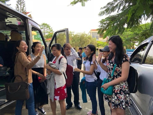 Hàng nghìn giảng viên Sài Gòn háo hức đi tỉnh coi thi THPT Quốc gia ảnh 6