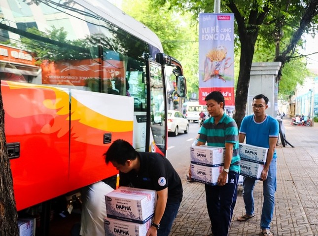 Hàng nghìn giảng viên Sài Gòn háo hức đi tỉnh coi thi THPT Quốc gia ảnh 2