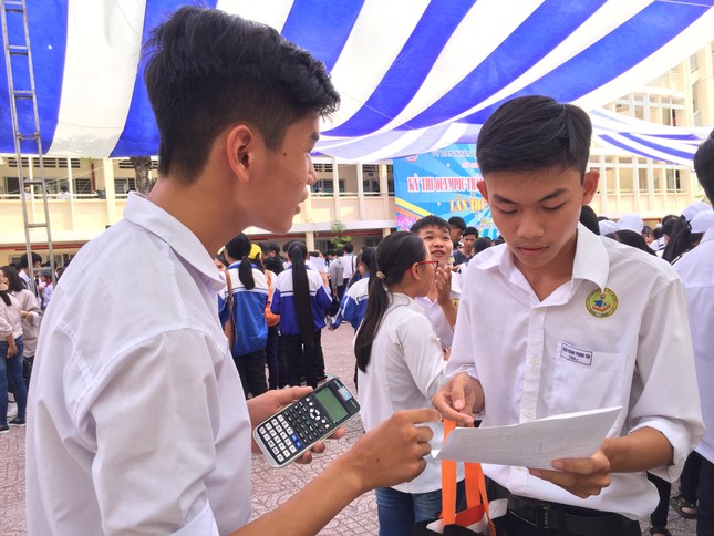 Gần 2.000 học sinh khu vực phía Nam tranh tài kỳ thi Olympic tháng 4 ảnh 1