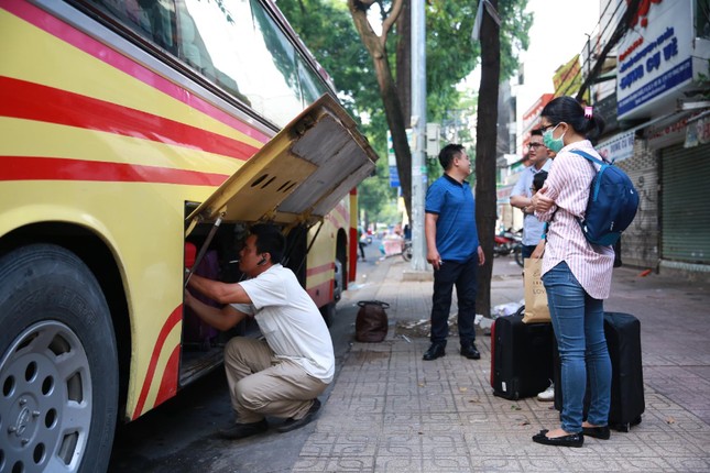 Chùm ảnh giảng viên TPHCM háo hức đi làm nhiệm vụ kỳ thi THPT Quốc gia 2019 ảnh 16