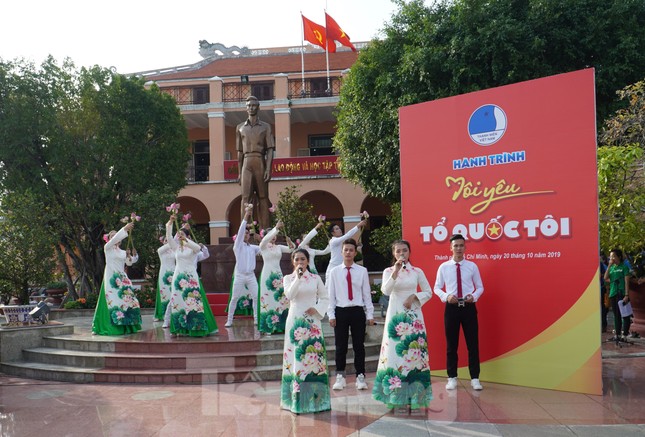 Hành trình 'Tôi yêu Tổ quốc tôi' đặt chân đến Thành phố mang tên Bác ảnh 1