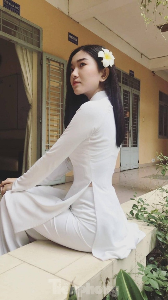 Nhan sắc trong trẻo của Hoa khôi 18 tuổi Thiên Nhi ảnh 2