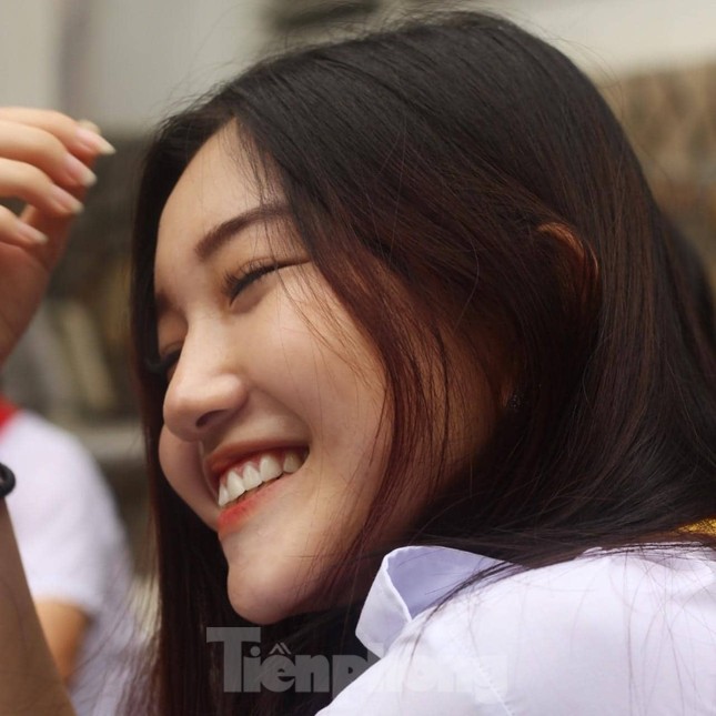 Nhan sắc trong trẻo của Hoa khôi 18 tuổi Thiên Nhi ảnh 3