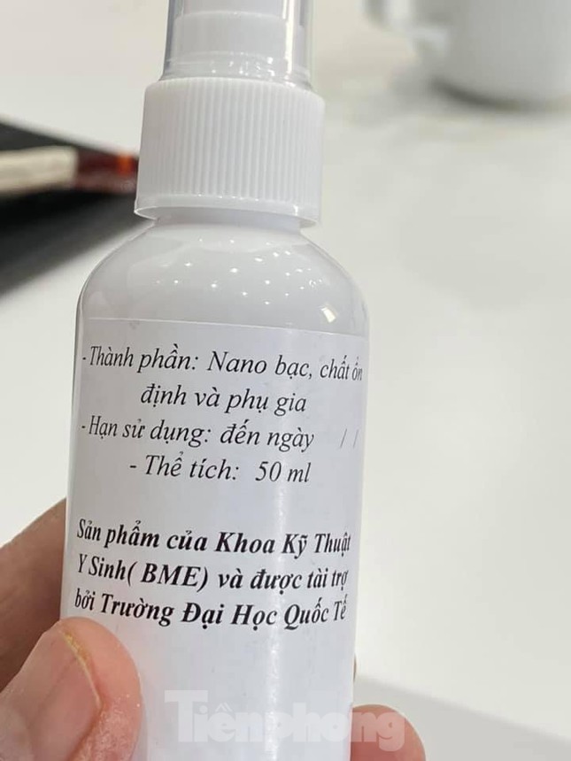 Trường ĐH bào chế nước rửa tay khô phục vụ cộng đồng ngừa virus corona ảnh 3