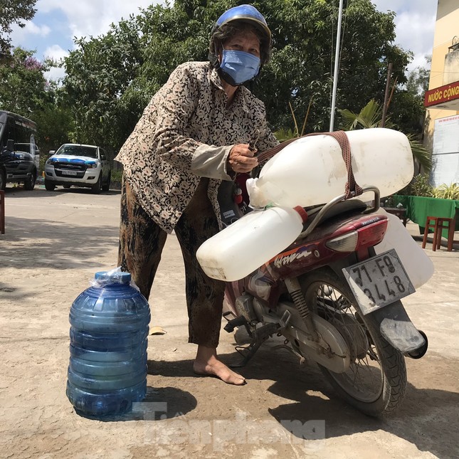 Trao tặng 13 hệ thống lọc nước nhiễm mặn cho Đồng bằng sông Cửu Long ảnh 5