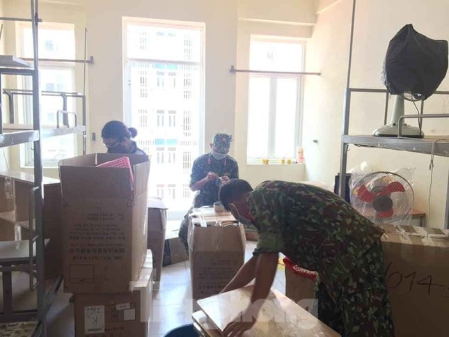 Những tấm lòng vàng đổ về khu cách ly lớn nhất nước ảnh 3