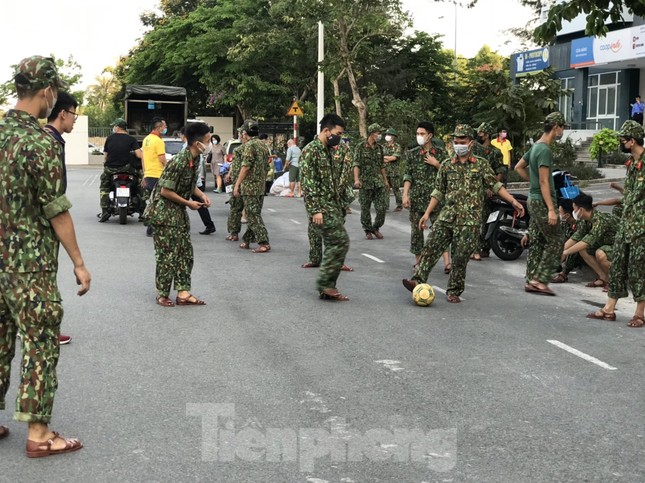 Những tấm lòng vàng đổ về khu cách ly lớn nhất nước ảnh 8