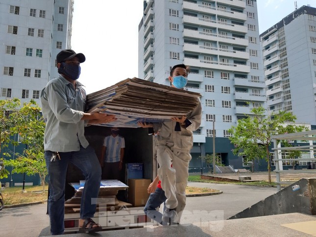 Những tấm lòng vàng đổ về khu cách ly lớn nhất nước ảnh 4