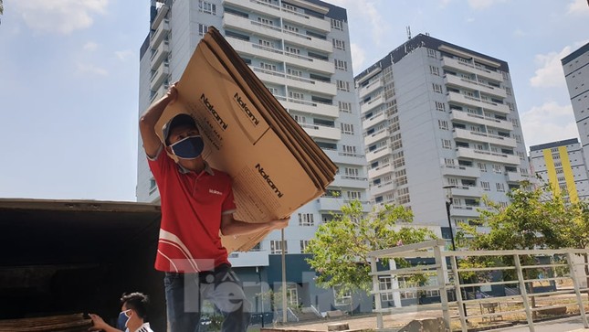 Những tấm lòng vàng đổ về khu cách ly lớn nhất nước ảnh 5