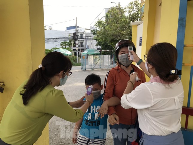 Trẻ mầm non TPHCM trở lại trường sau gần 4 tháng ở nhà vì COVID-19 ảnh 1