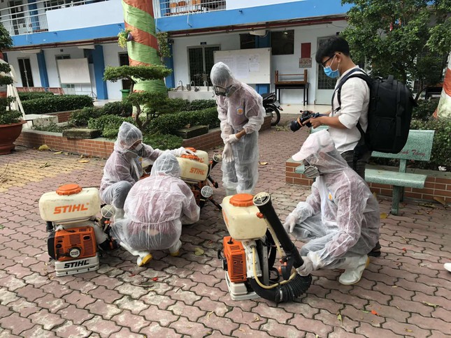 TPHCM: Ưu tiên xét nghiệm COVID-19 với thí sinh có biểu hiện sốt, ho sau giờ thi ảnh 1