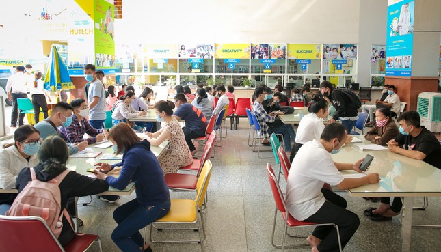 Nhiều trường đại học bắt đầu cho thí sinh nhập học ảnh 1
