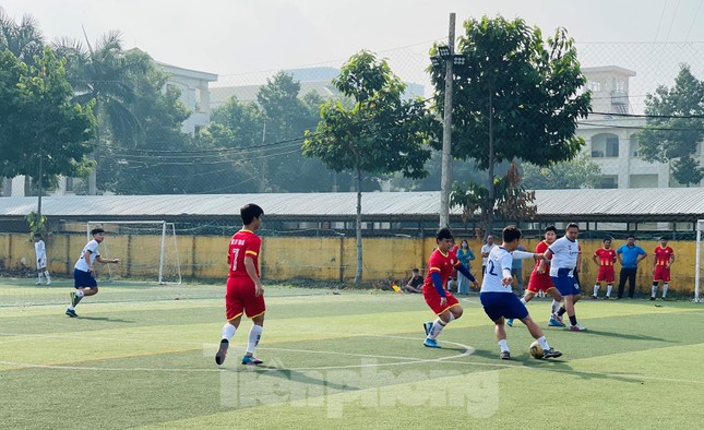 Đội bóng Trường THPT Thành Nhân vô địch giải Tiền Phong Champion Cup 2020 ảnh 2