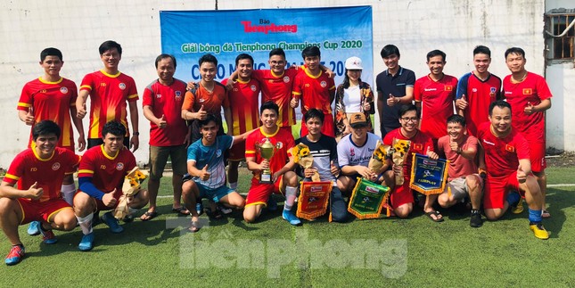 Đội bóng Trường THPT Thành Nhân vô địch giải Tiền Phong Champion Cup 2020 ảnh 7