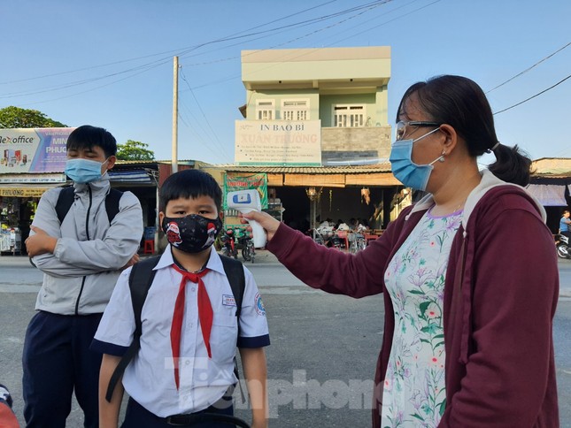 Gần 1,7 triệu học sinh TPHCM chính thức quay lại trường học ảnh 4