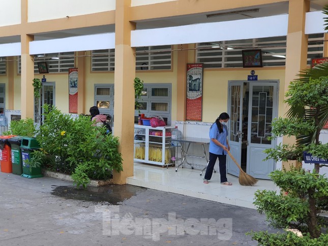 Gần 1,7 triệu học sinh TPHCM chính thức quay lại trường học ảnh 9