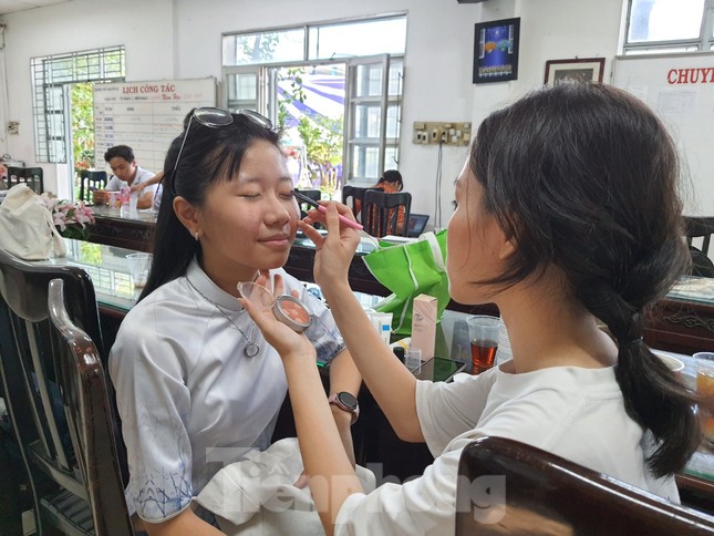 Được vào vai giáo viên, em mới hiểu thầy cô vất vả thế nào! ảnh 1