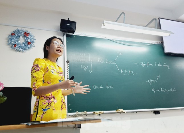 Được vào vai giáo viên, em mới hiểu thầy cô vất vả thế nào! ảnh 5