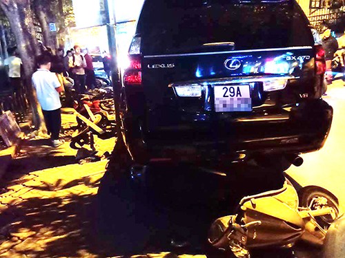 Kinh hoàng loạt vụ nữ tài xế lái xe sang gây tai nạn liên hoàn ảnh 3