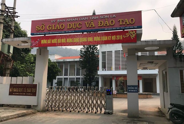 Giữa 'tâm bão' gian lận thi, Giám đốc Sở GD&ĐT Sơn La nghỉ phép 8 ngày ảnh 1