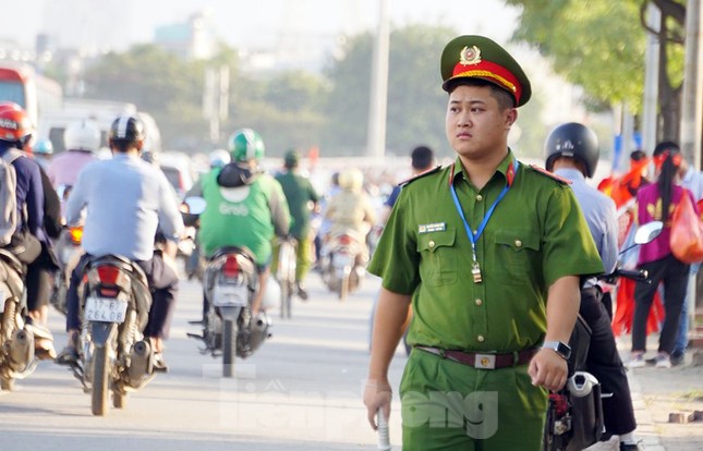 Cảnh sát thắt chặt an ninh tại sân Mỹ Đình trước giờ bóng lăn ảnh 6