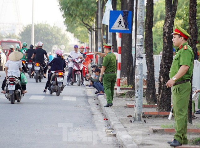 Cảnh sát thắt chặt an ninh tại sân Mỹ Đình trước giờ bóng lăn ảnh 10