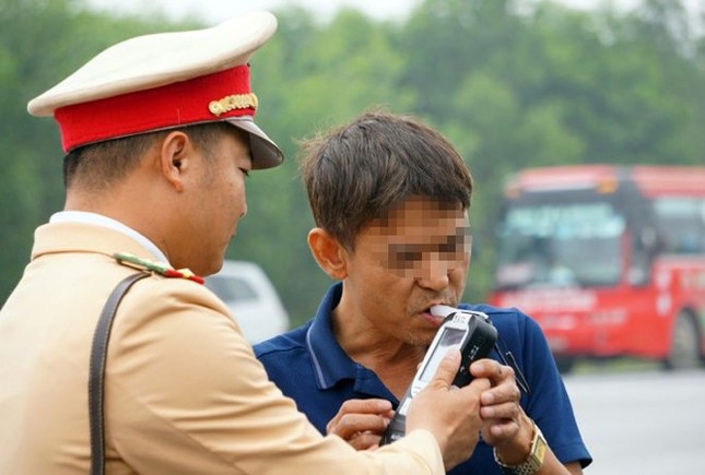 Cảnh sát Hà Nội hóa trang chống đua xe đêm giao thừa ảnh 1