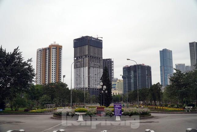 Công viên ở Hà Nội đồng loạt đóng cửa để cách ly toàn xã hội ảnh 4