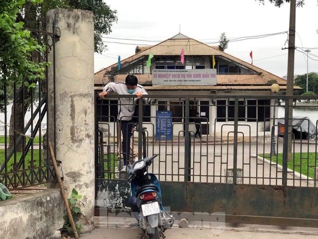 Công viên ở Hà Nội đồng loạt đóng cửa để cách ly toàn xã hội ảnh 10