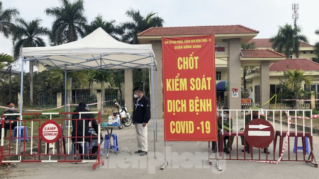 Phong tỏa nơi ở của 3 ca dương tính SARS-CoV-2 ở Hải Phòng ảnh 2