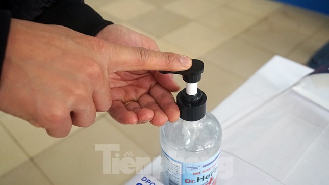 Bí thư Hải Dương thị sát nơi tiêm lượt vắc-xin ngừa COVID-19 đầu tiên ảnh 8