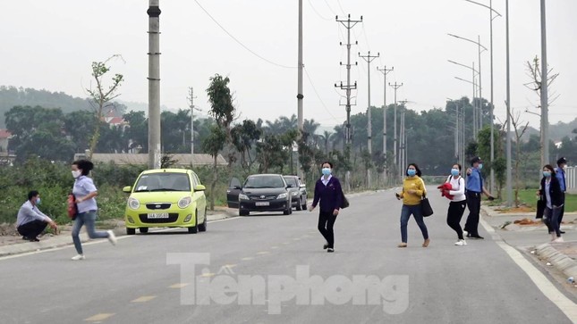 Công nhân tháo chạy vì công ty ở Hải Dương bị phát hiện cho 'làm chui' ảnh 1