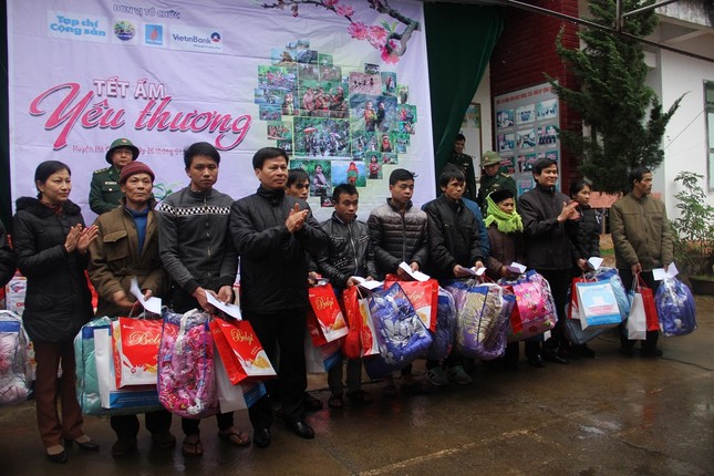 Tết ấm yêu thương trên biên giới ảnh 3