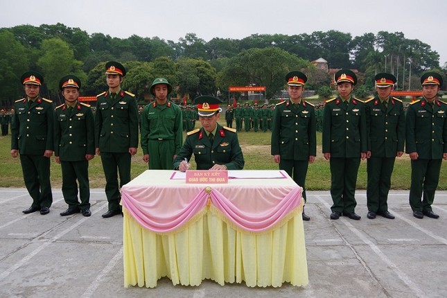 Chiến sĩ phòng thủ đảo thi đua rèn đức, luyện tài ảnh 2