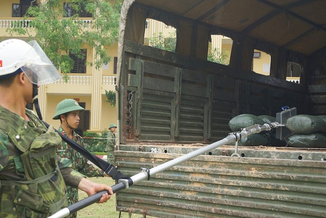 Mục kích lính công binh huấn luyện chống khủng bố ảnh 9