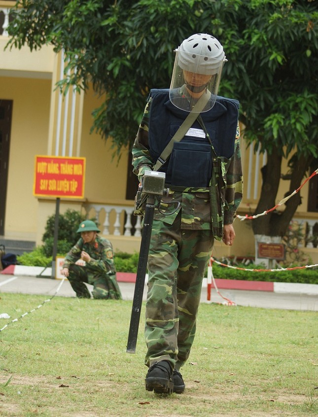 Mục kích lính công binh huấn luyện chống khủng bố ảnh 4