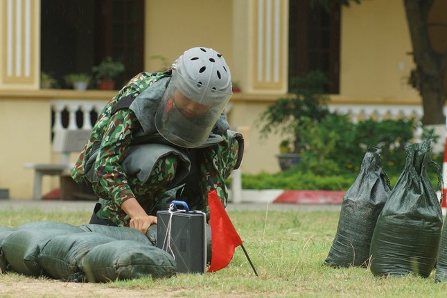 Mục kích lính công binh huấn luyện chống khủng bố ảnh 6