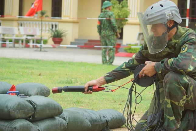 Mục kích lính công binh huấn luyện chống khủng bố ảnh 8